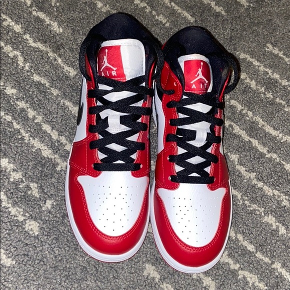 Jordan 1 Chicago mids - Picture 3 of 6
